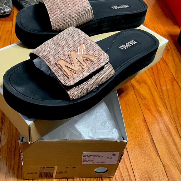 - ꜱᴀɴᴅᴀʟꜱ ᴘʟᴀᴛꜰᴏʀᴍ ,  ʙʀᴀɴᴅ : ᴍɪᴄʜᴀᴇʟ ᴋᴏʀꜱ , ꜱɪᴢᴇ : 7 , ᴄᴏʟᴏʀ : ʀᴏꜱᴇ ɢᴏʟᴅ - Picture 3 of 5